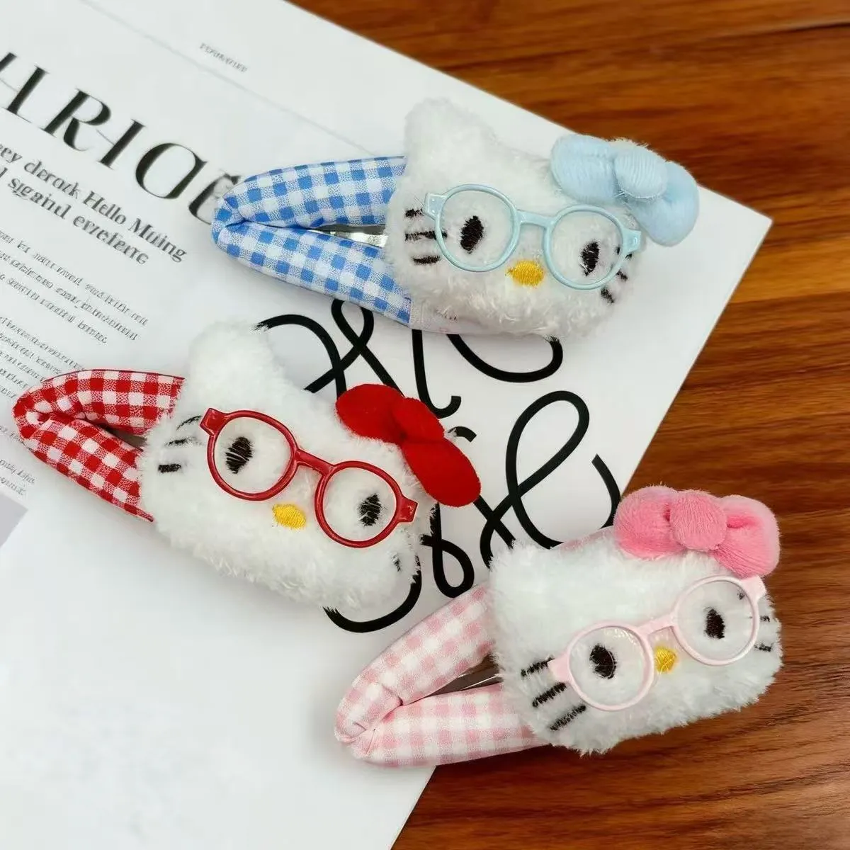 KT Cat Plaid Bye-Bye Clip